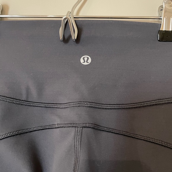 Lululemon In Movement 7/8 Tight “Everlux 25” - Picture 3 of 3